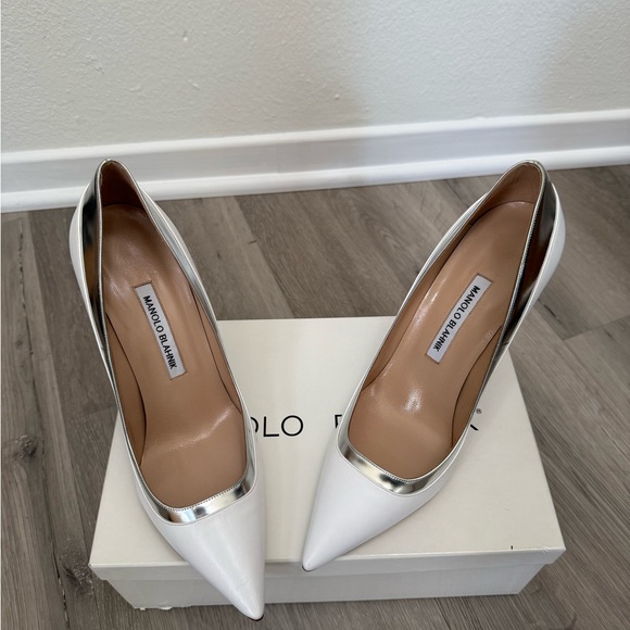 Manolo Blahnik White and Silver Leather Pointed-Toe Pumps. *Never Worn* - Picture 5 of 5